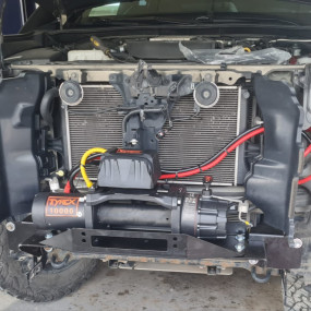 Suport montare troliu Toyota Hilux 2015-prezent