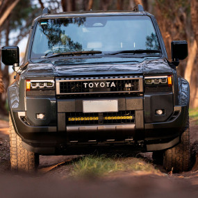 Bara LED 28” Bushranger cu montare in spatele grilei Land Cruiser 250